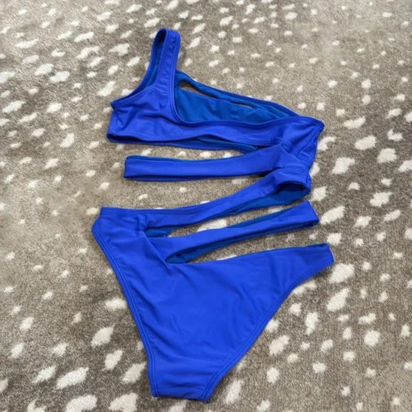Norboe Blue One-Shoulder Cutout Swimsuit. Size S - Picture 9 of 14